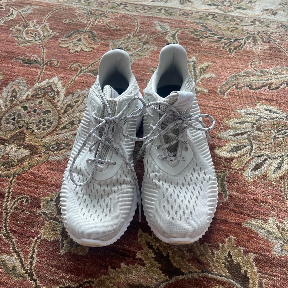 Adidas AlphaBounce Size 8 Sneaker